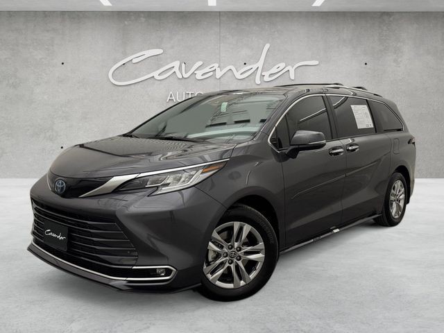 2025 Toyota Sienna Limited's photo