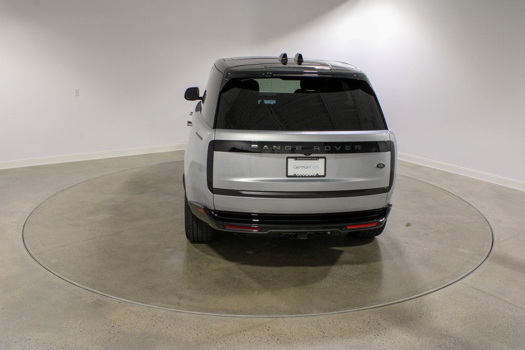 2023 Land Rover Range Rover SE photo 3