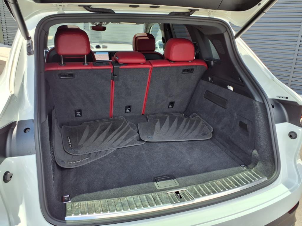 2023 Porsche Cayenne Base photo 24
