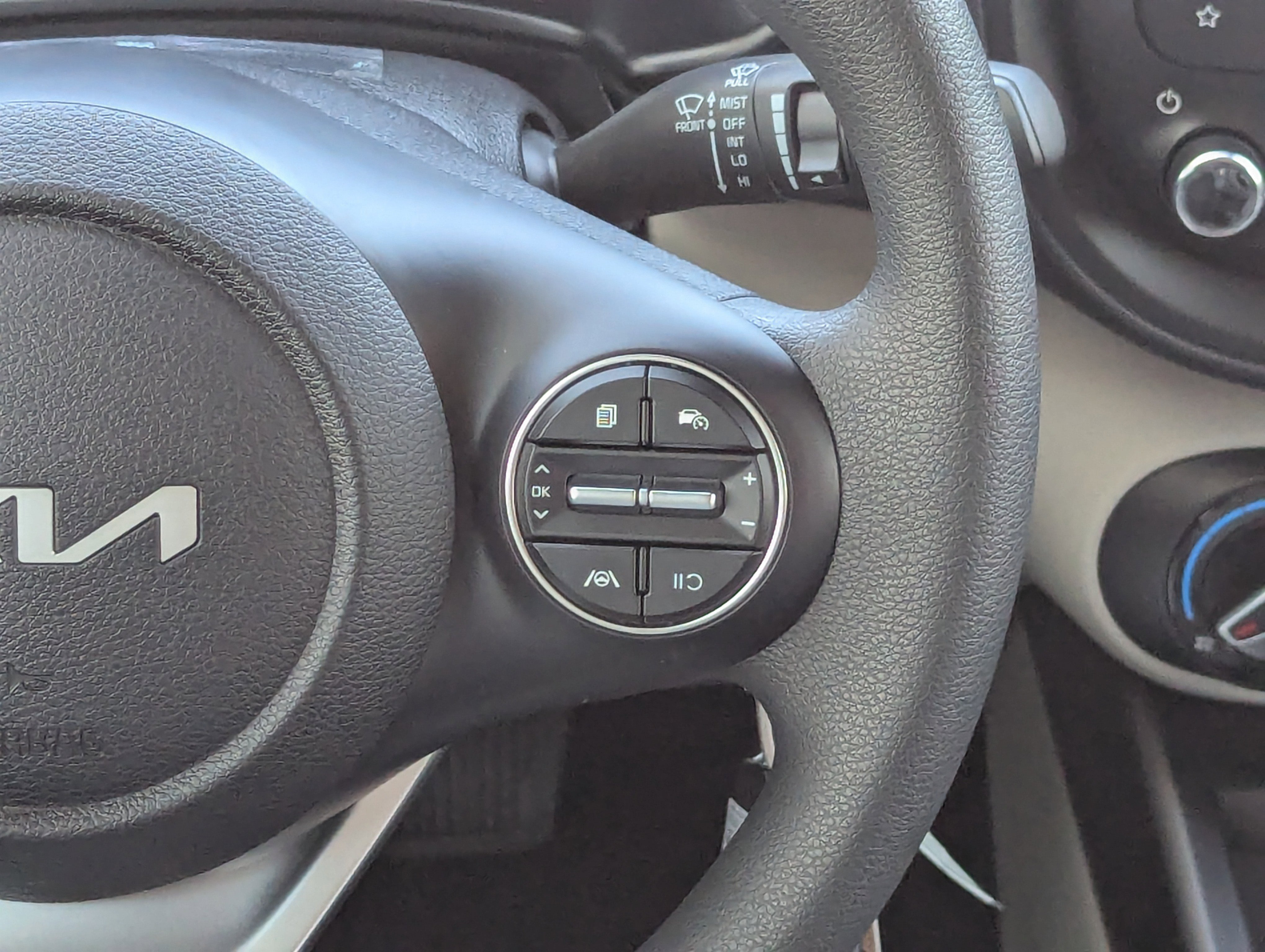 2025 Kia Soul LX photo 3