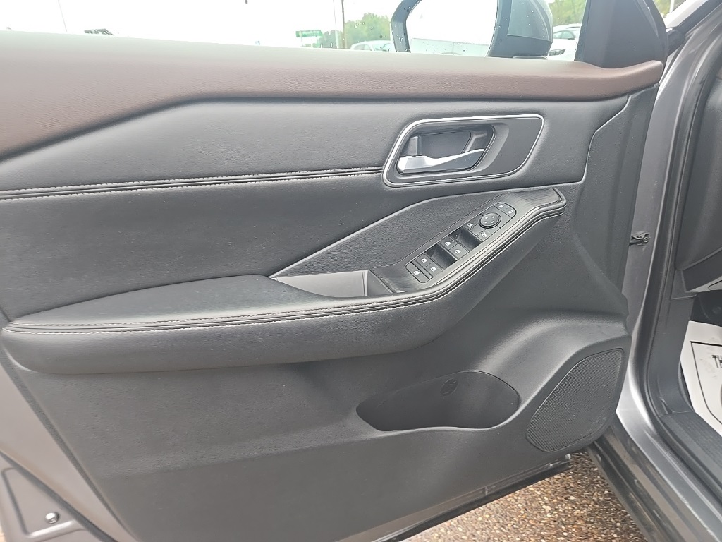 2021 Nissan Rogue SV photo 10
