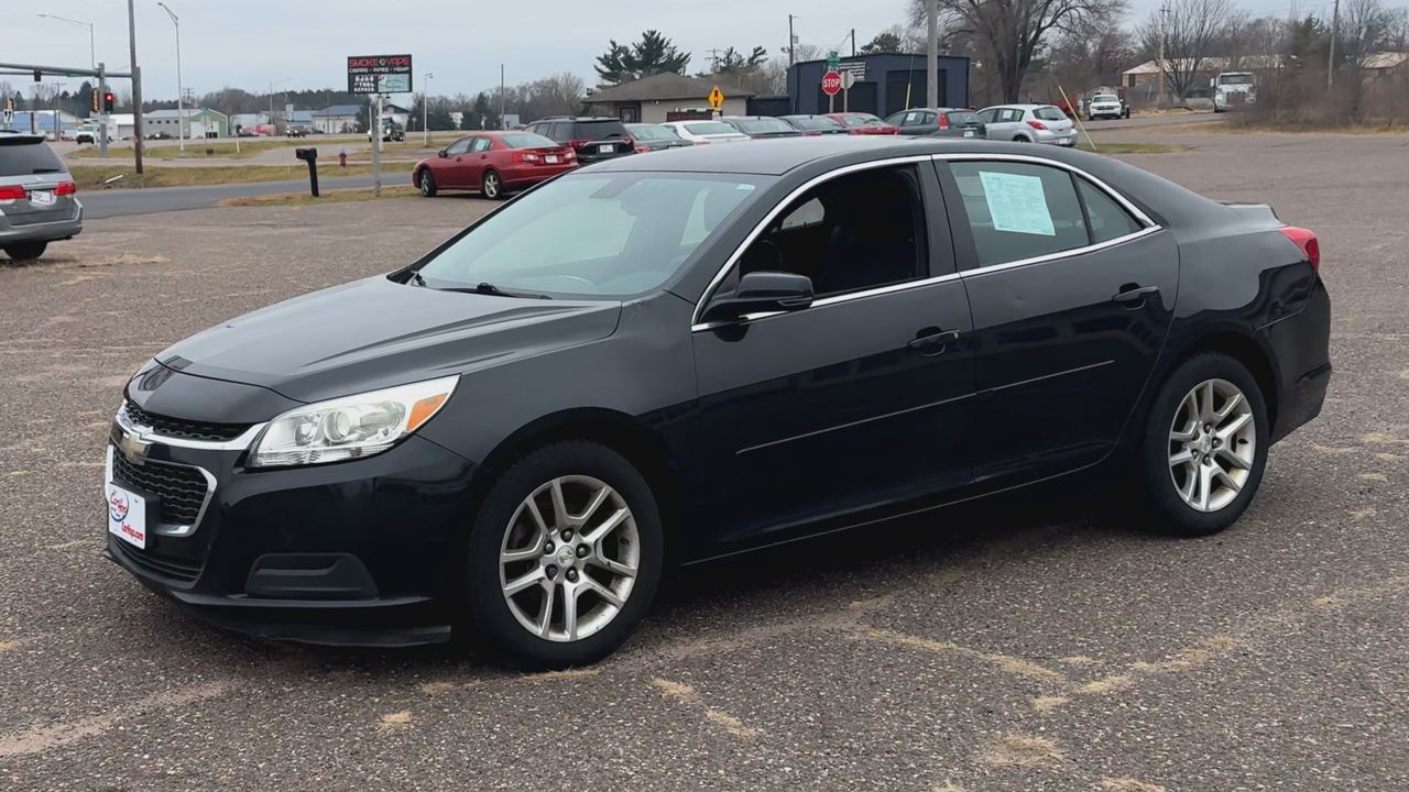 2015 Chevrolet Malibu 1LT photo 2