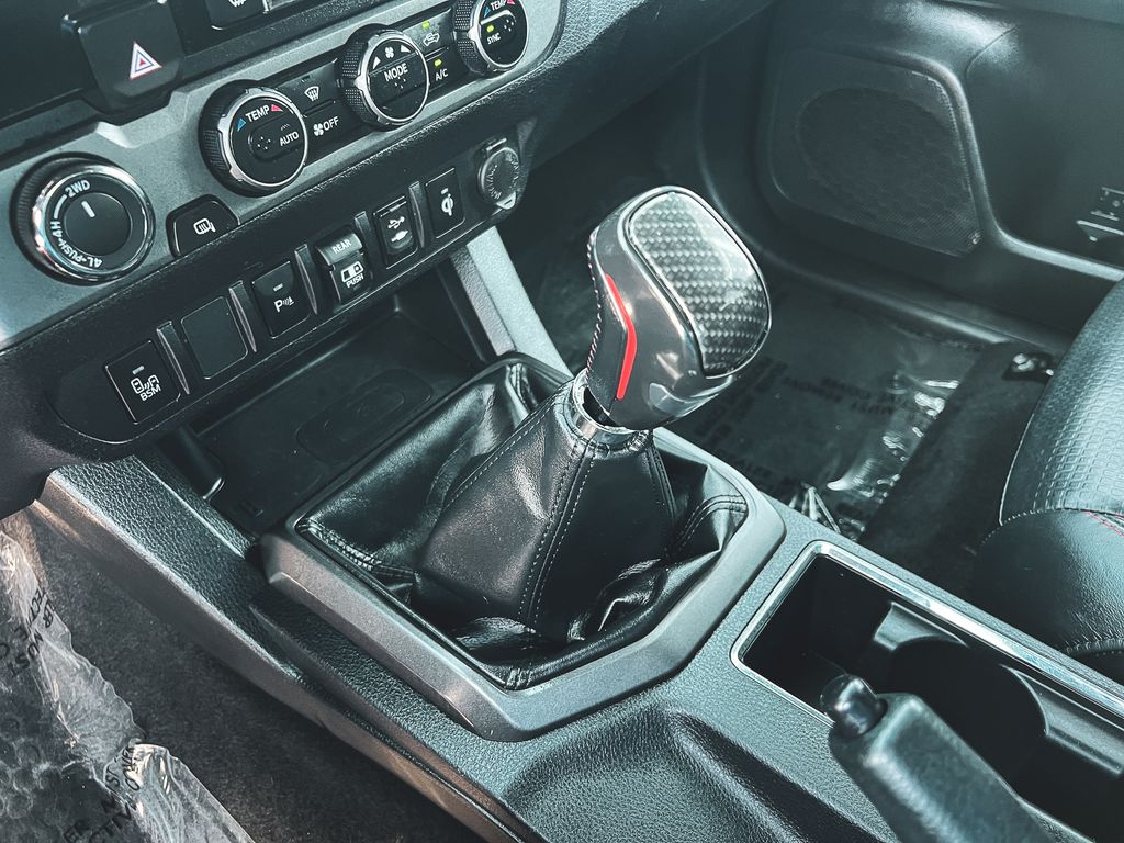 2018 Toyota Tacoma V6 photo 19