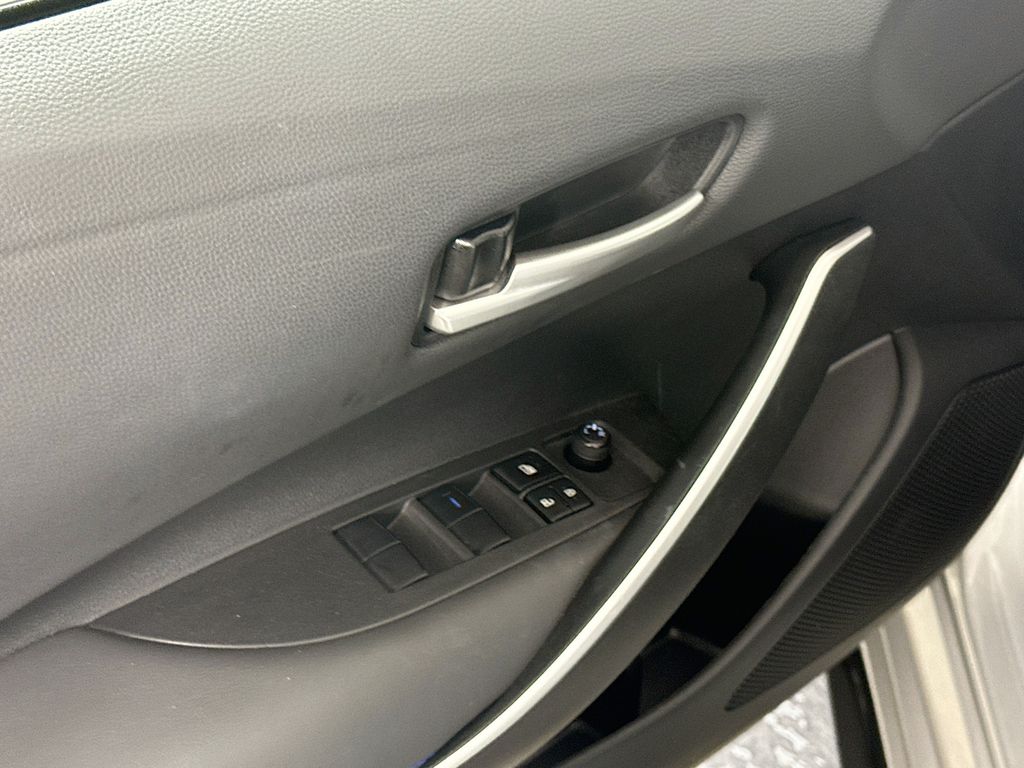 2022 Toyota Corolla SE photo 17