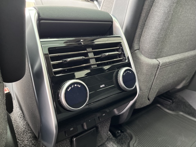 2025 Land Rover Range Rover SE photo 46