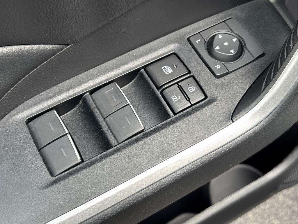 2022 Toyota RAV4 XLE photo 29