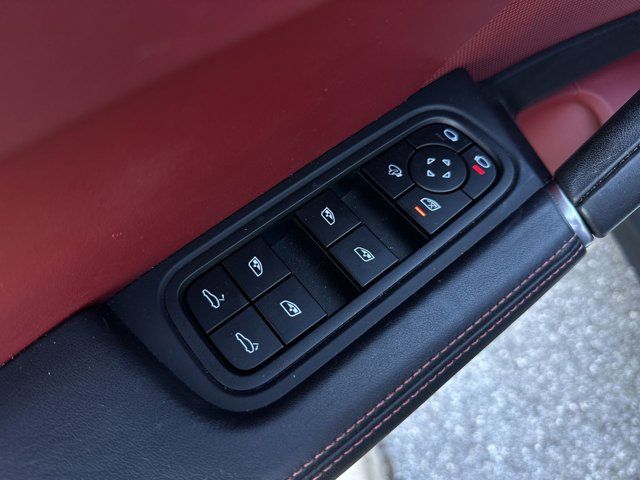 2023 Porsche Cayenne Coupe Base photo 9