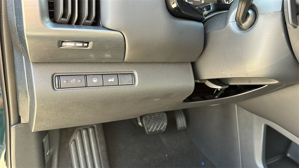 2025 Nissan Pathfinder SL photo 17