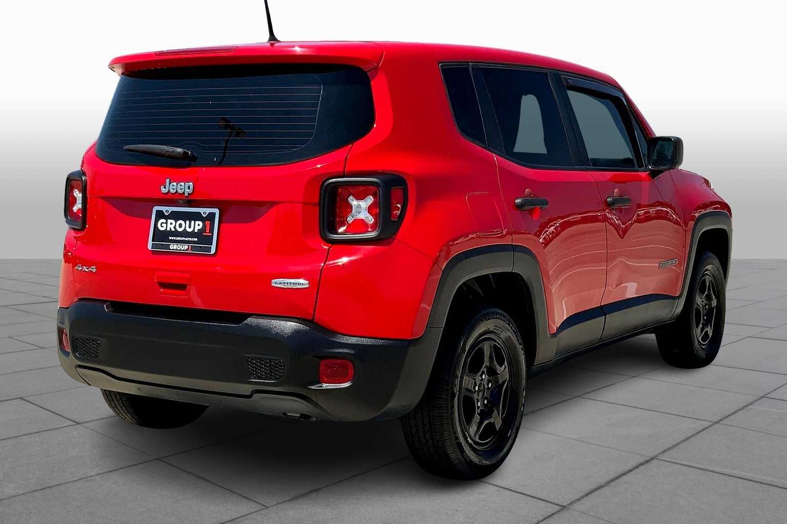 2020 Toyota RAV4 LE photo 12