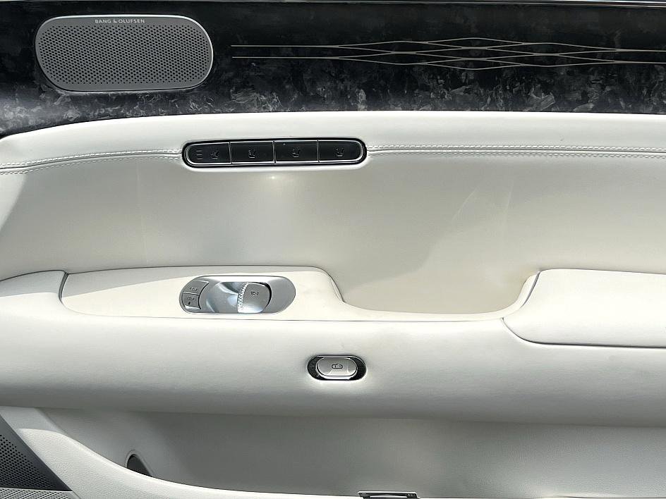 2025 Genesis G90 3.5T E-Supercharger photo 23