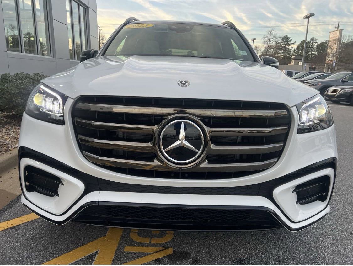 2025 Mercedes Benz GLS 450 4MATIC photo 4