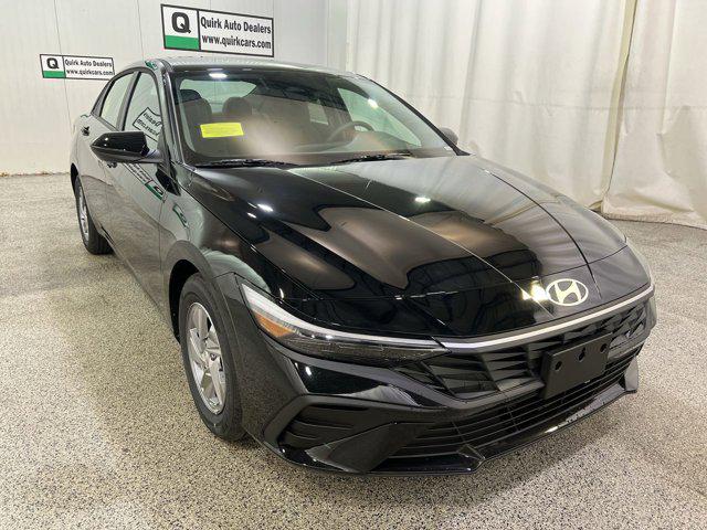 2025 Hyundai Elantra SE's photo