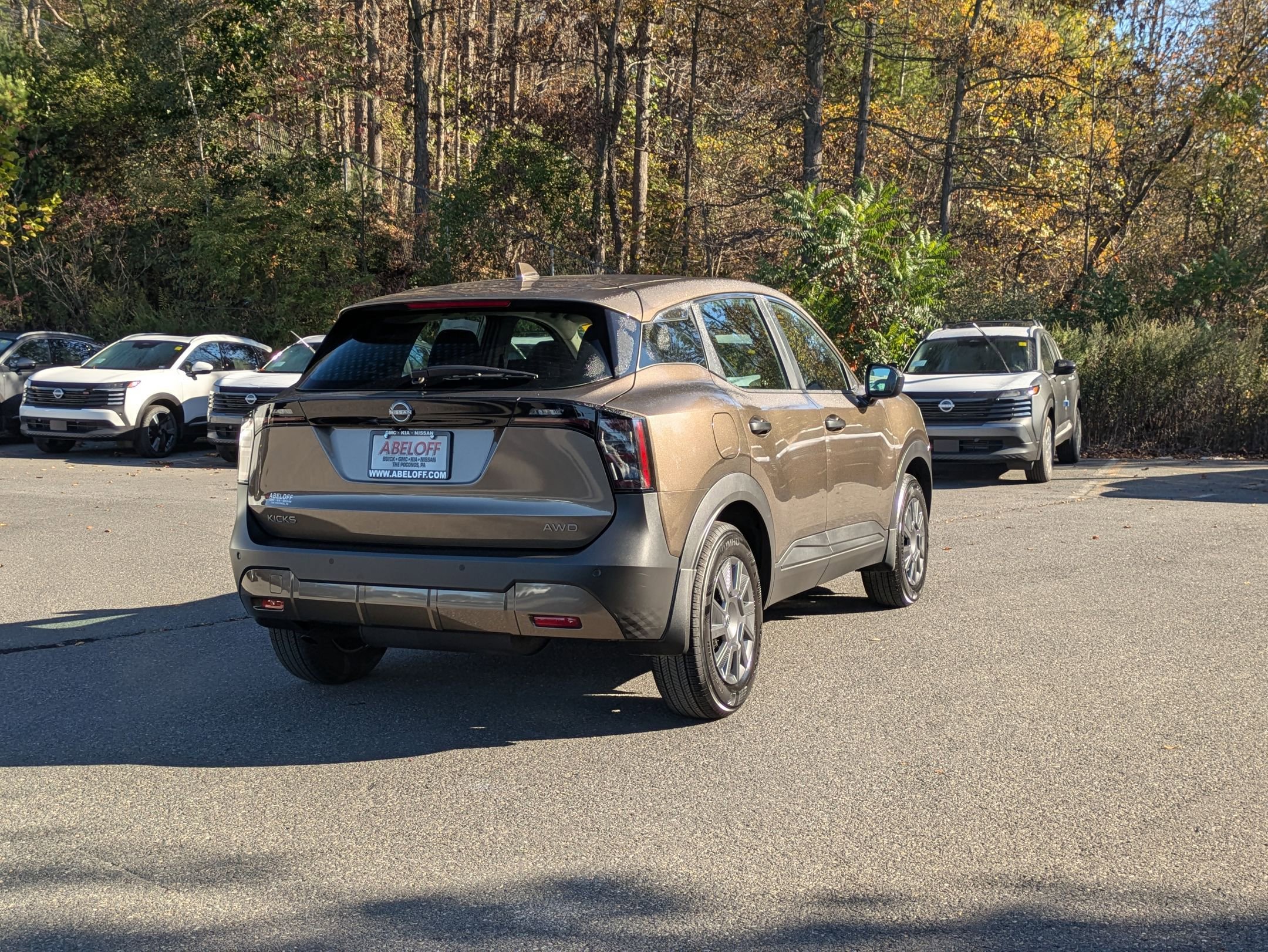 2025 Nissan Kicks S photo 4