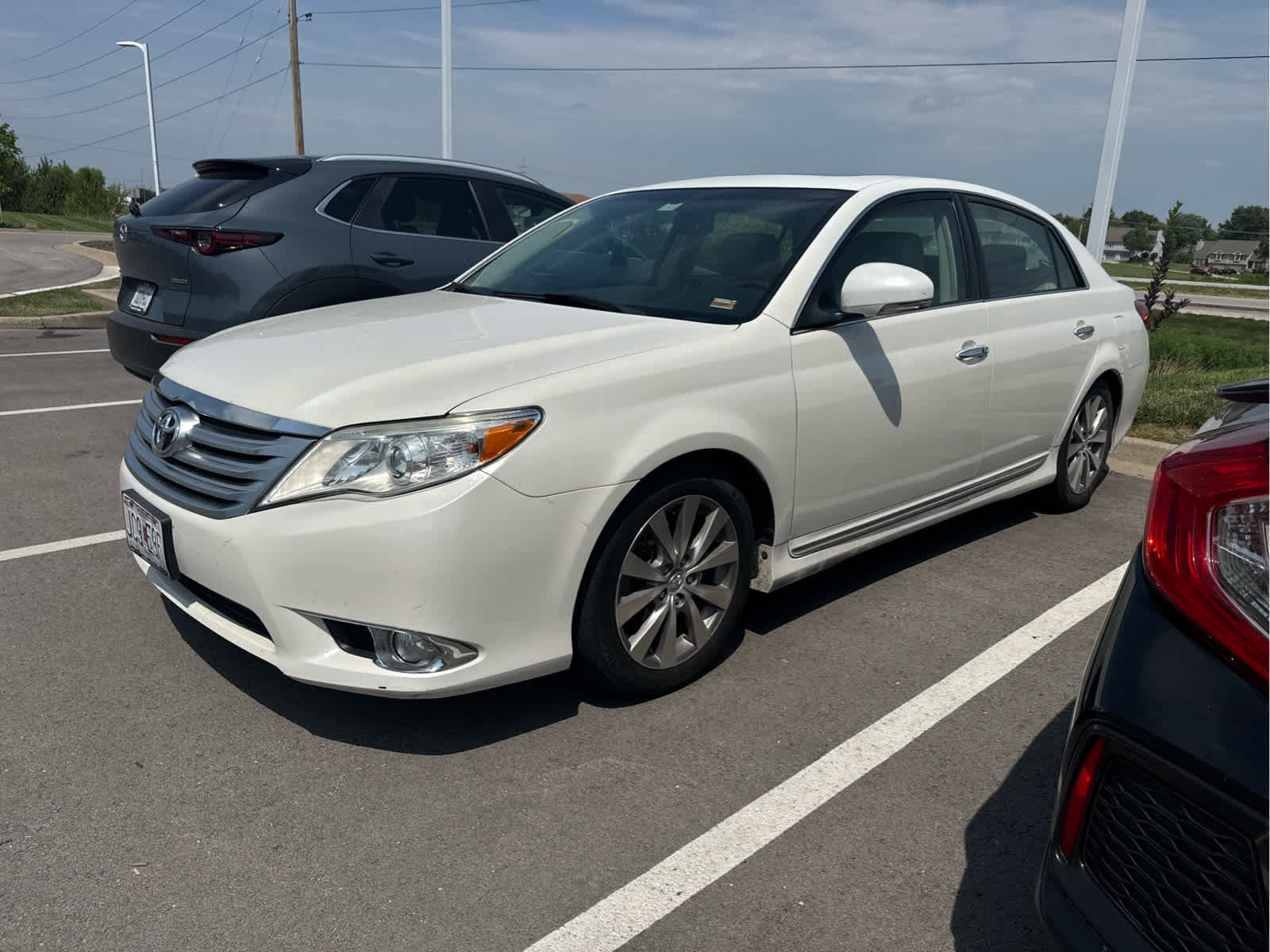 Used 2011 Toyota Avalon Limited with VIN 4T1BK3DB2BU423623 for sale in Kansas City