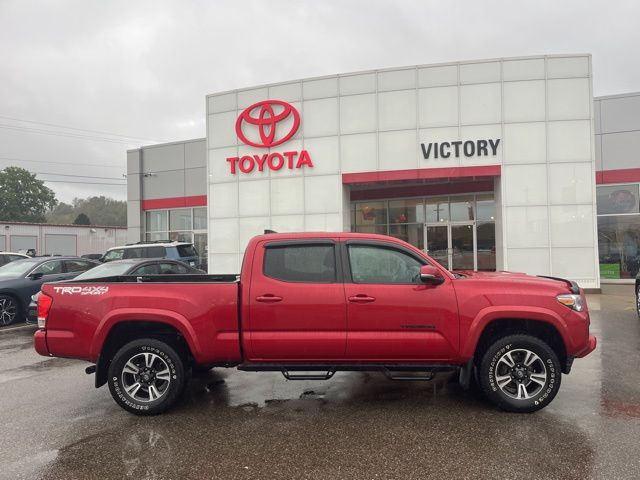 2019 Toyota Tacoma TRD Sport photo 3