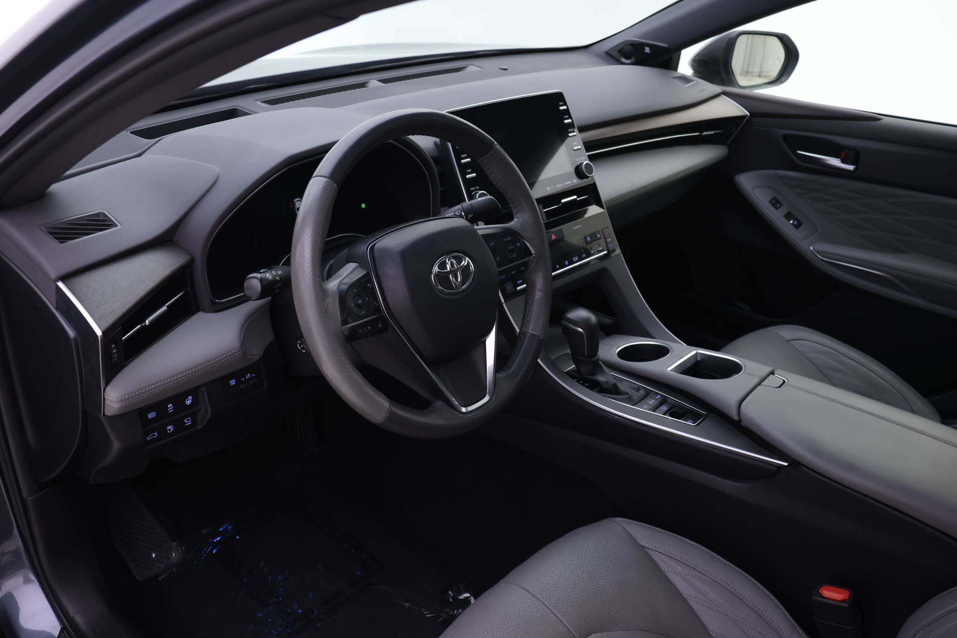 2019 Toyota Avalon Limited photo 2
