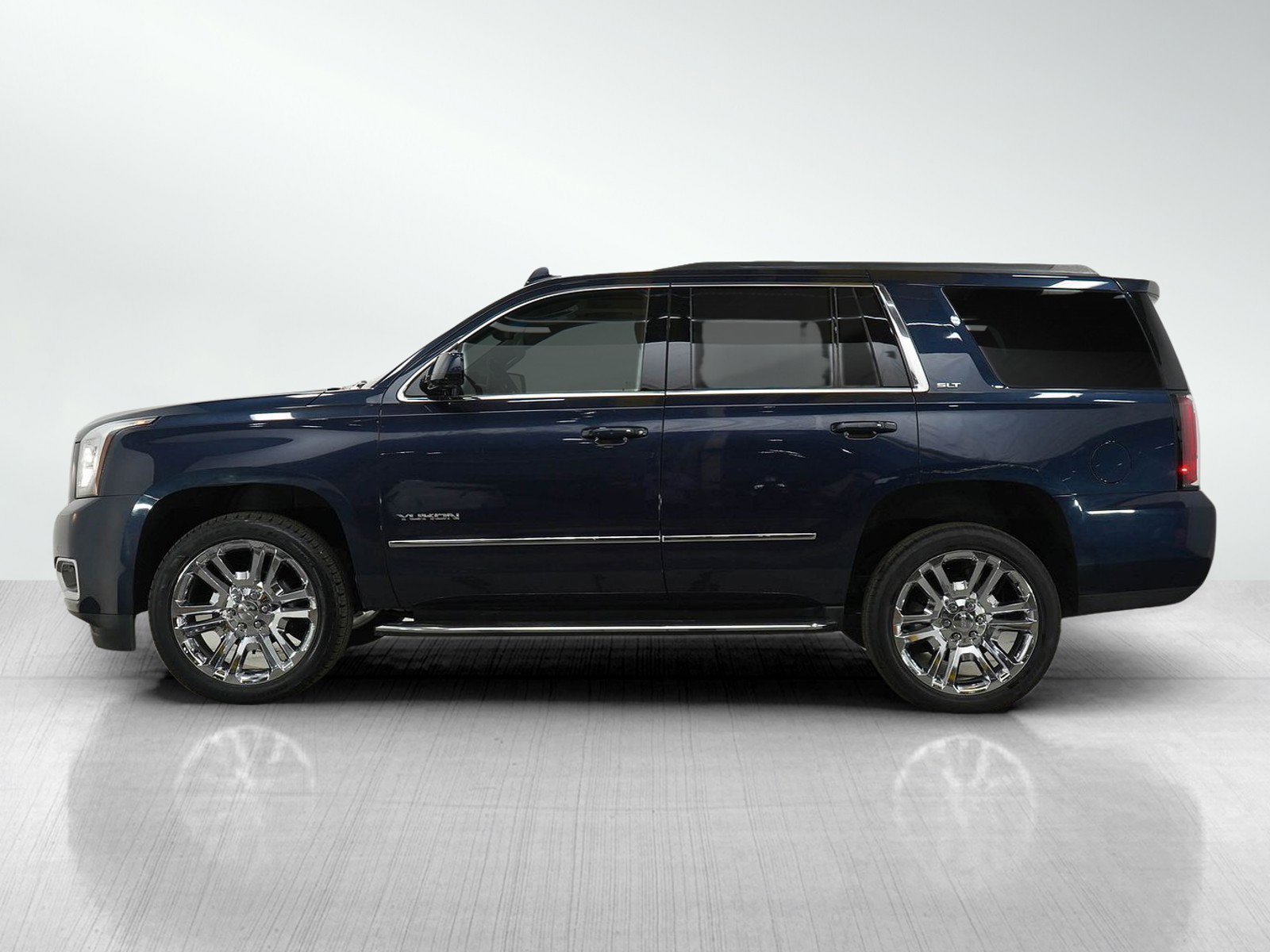 Used 2018 GMC Yukon SLT with VIN 1GKS2BKC9JR355062 for sale in Roseville, Minnesota