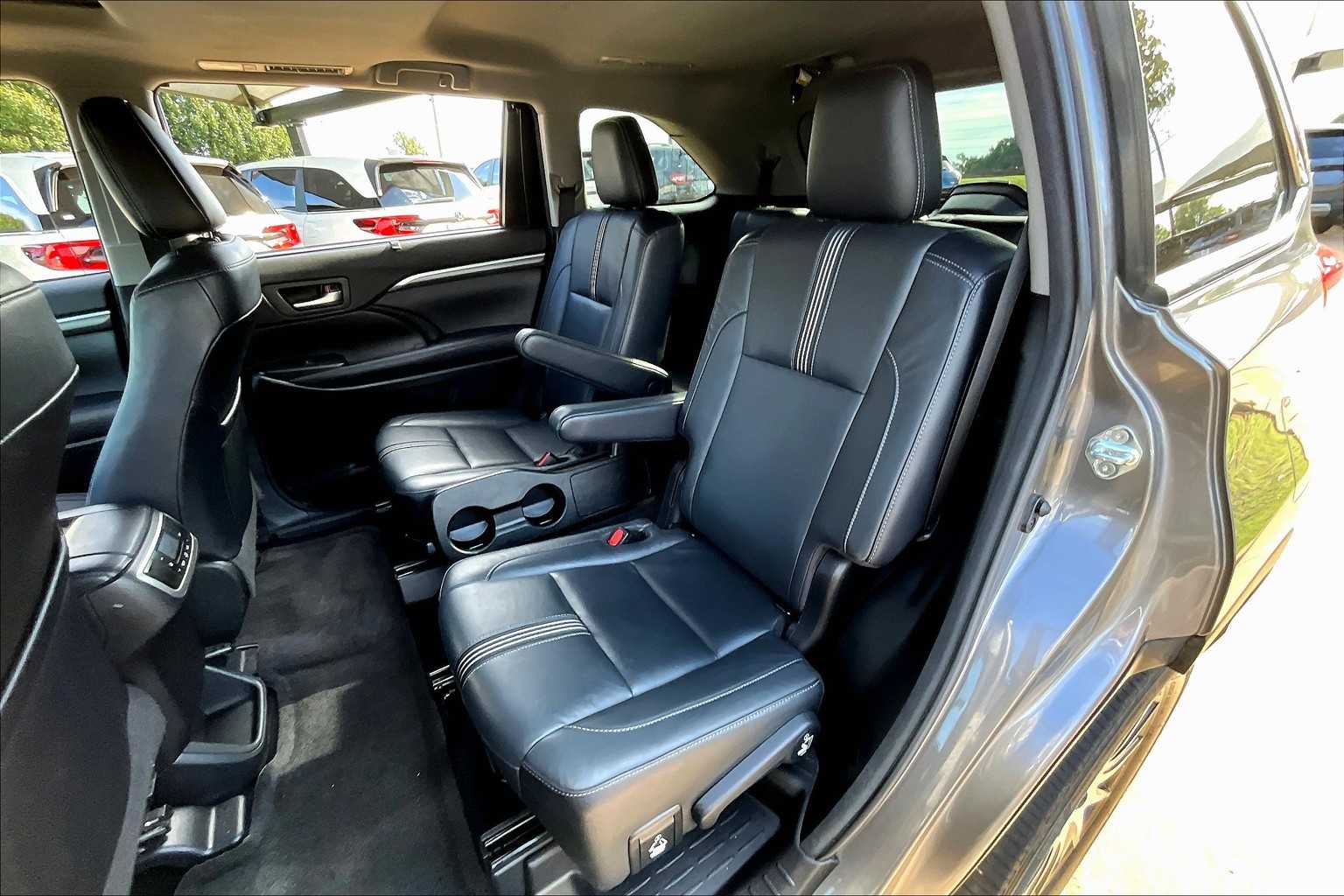 2017 Toyota Highlander SE photo 17