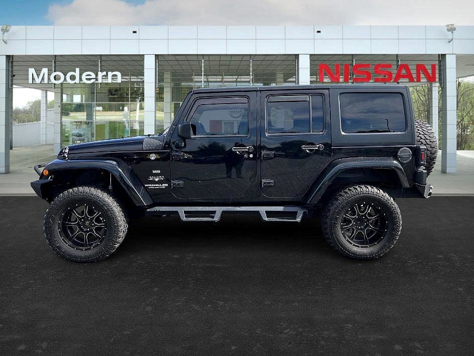 2017 Jeep Wrangler Unlimited Sahara photo 2