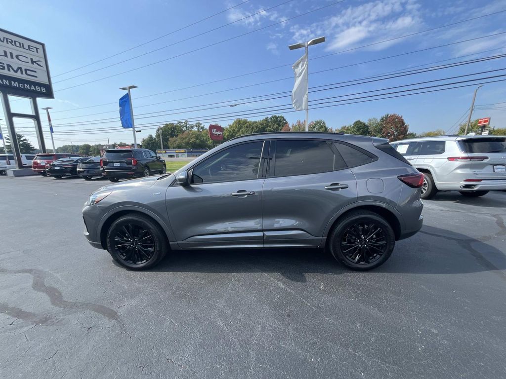 2023 Ford Escape ST-Line Elite photo 4