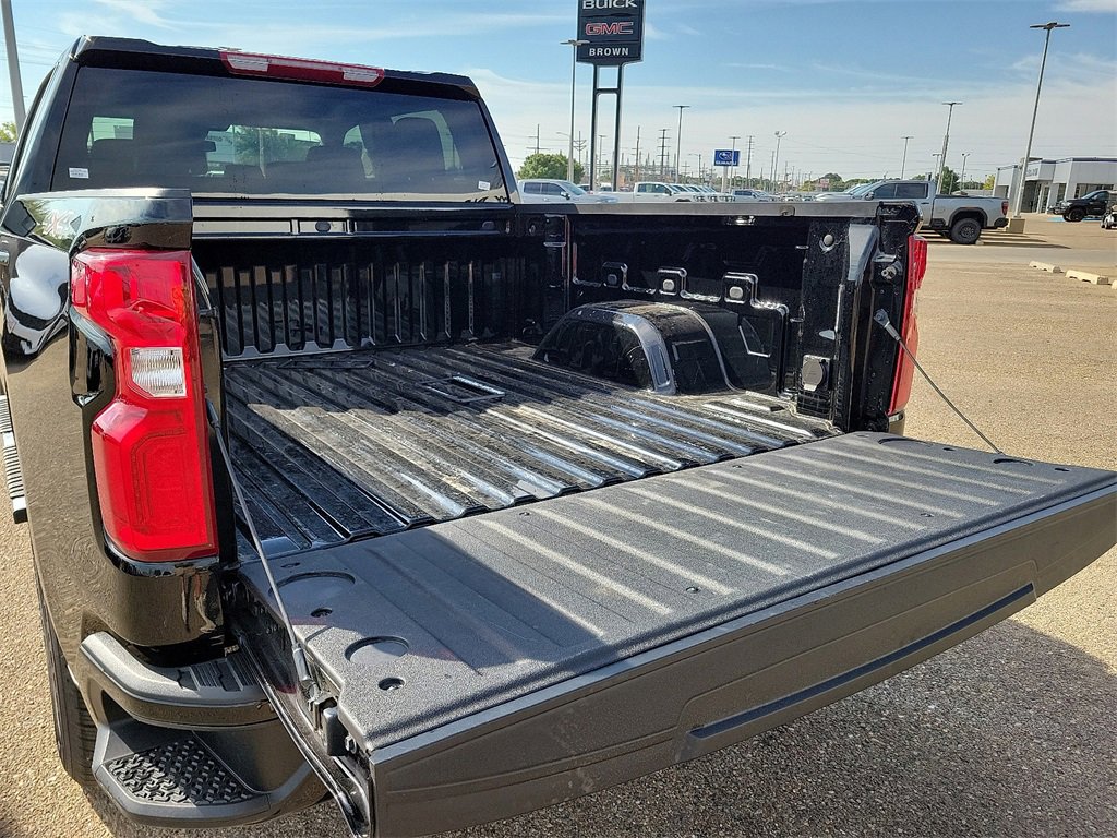 2024 Chevrolet Silverado 1500 RST photo 14