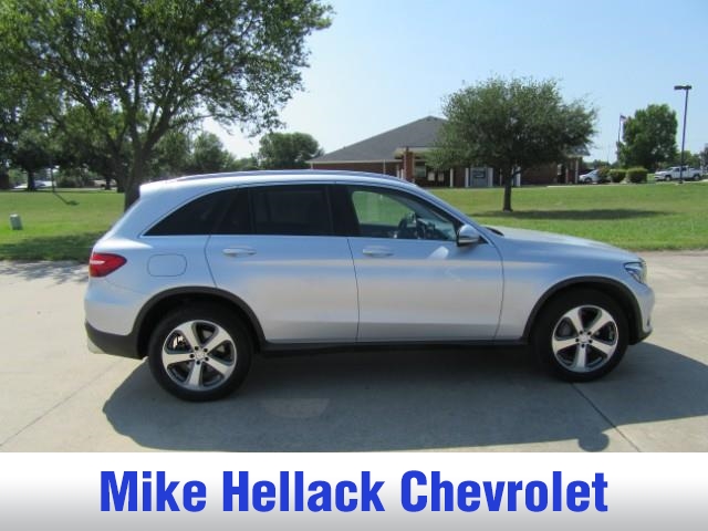 2017 Mercedes Benz GLC 300 4MATIC photo 5