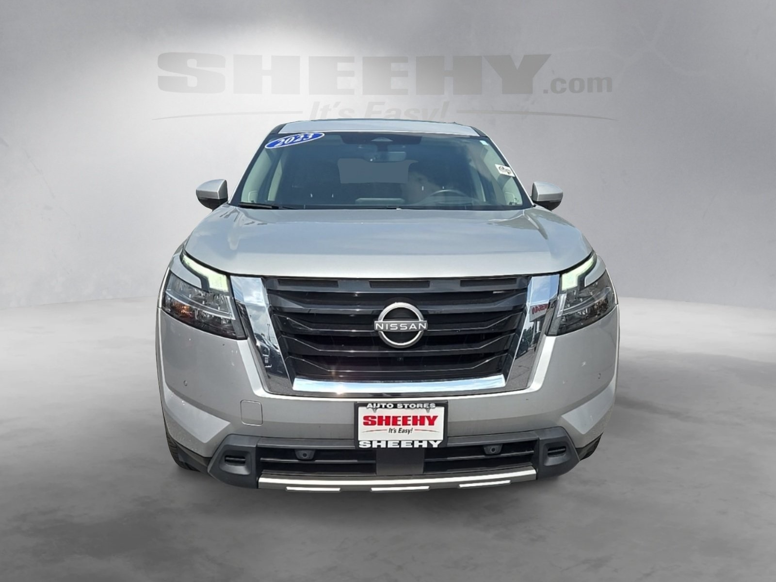 2023 Nissan Pathfinder Platinum photo 2