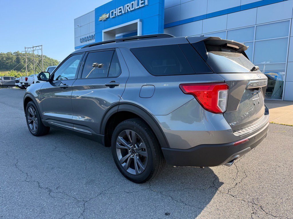 2024 Ford Explorer XLT photo 2