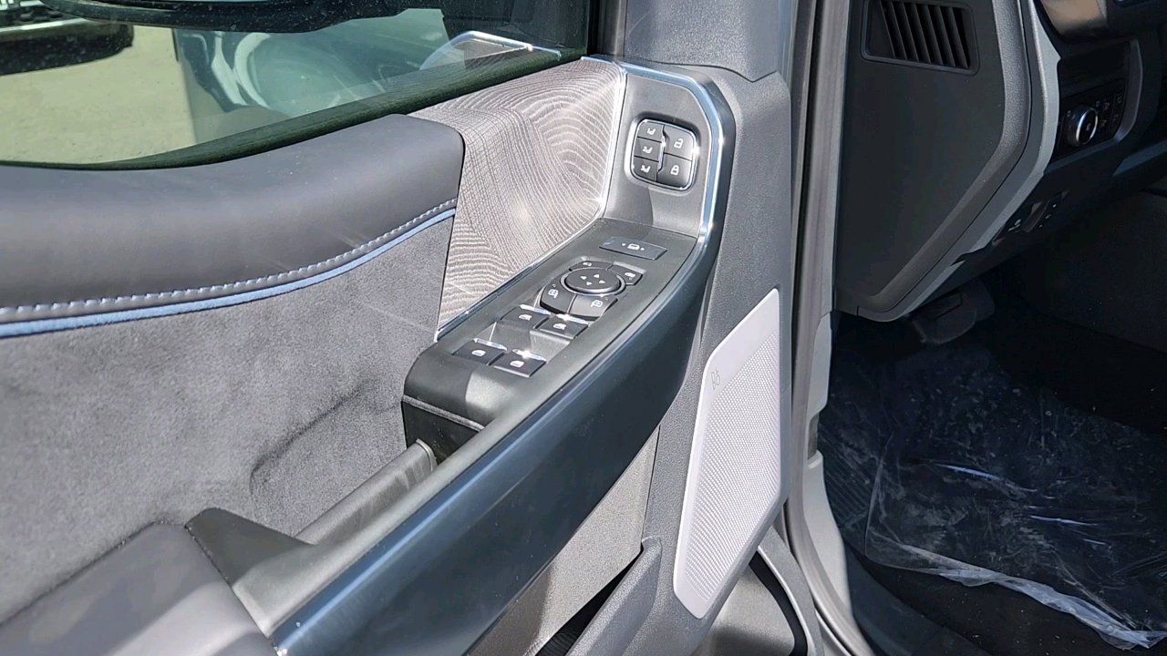 2025 Ford F-350 Platinum photo 10