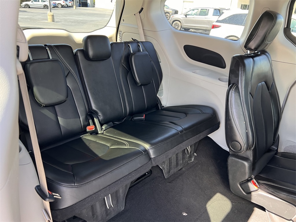 2024 Chrysler Pacifica Touring L photo 15