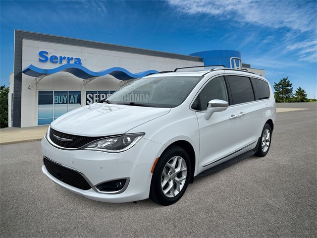 2020 Chrysler Pacifica Limited's photo