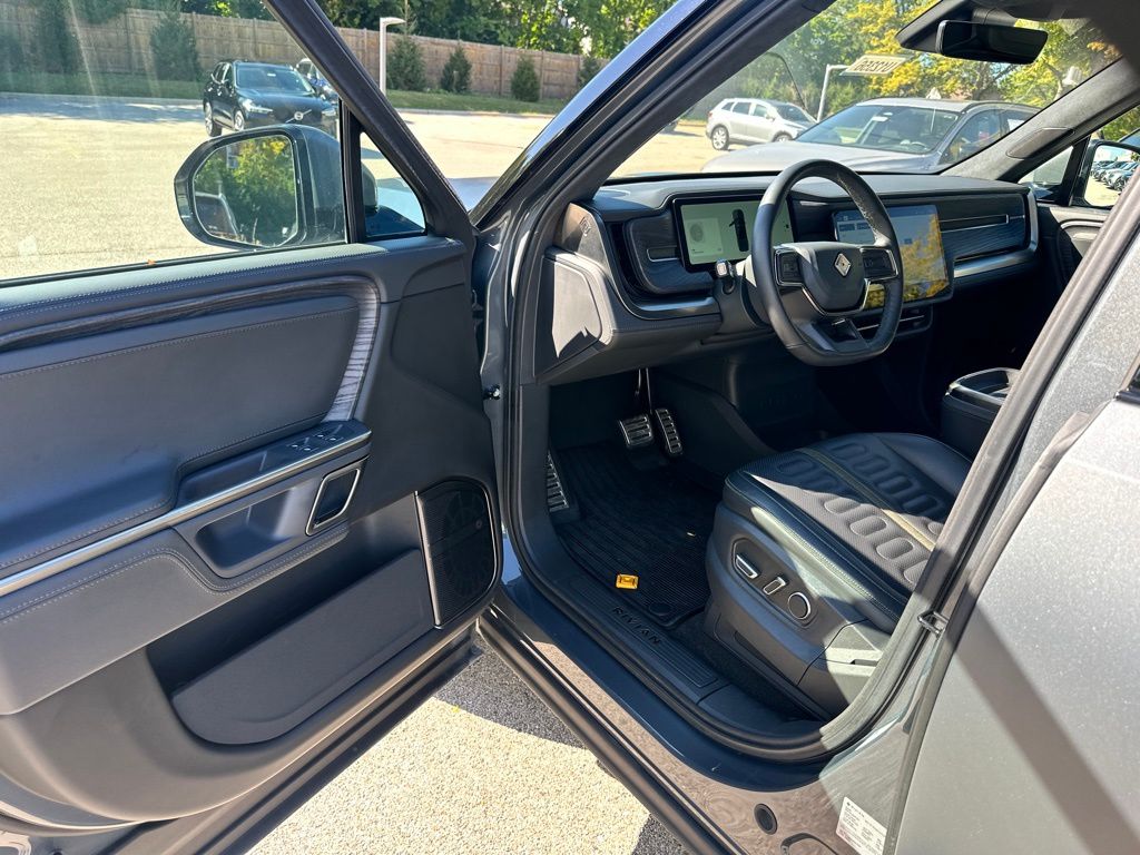 2024 Rivian R1T Adventure photo 11