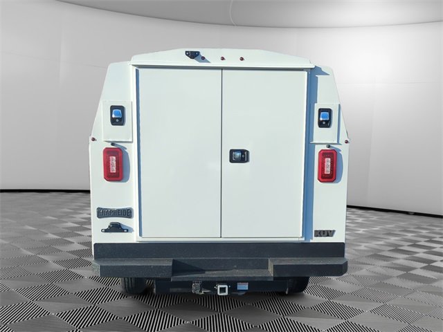 2024 Chevrolet Express Cutaway 3500 photo 3