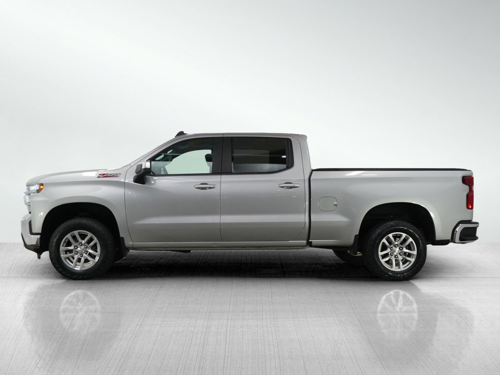 Used 2019 Chevrolet Silverado 1500 LT with VIN 1GCUYDED3KZ287622 for sale in Wayzata, Minnesota