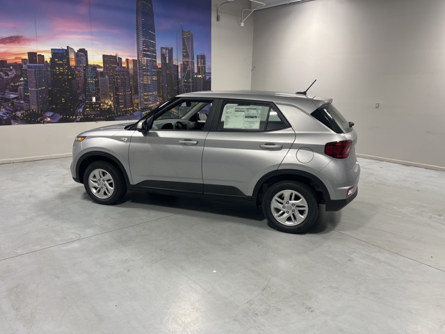2026 Hyundai Venue SE photo 4