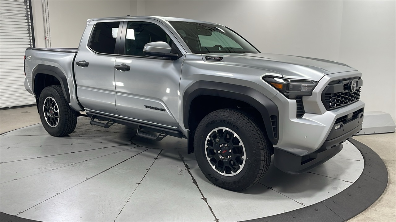 2024 Toyota Tacoma TRD photo 3