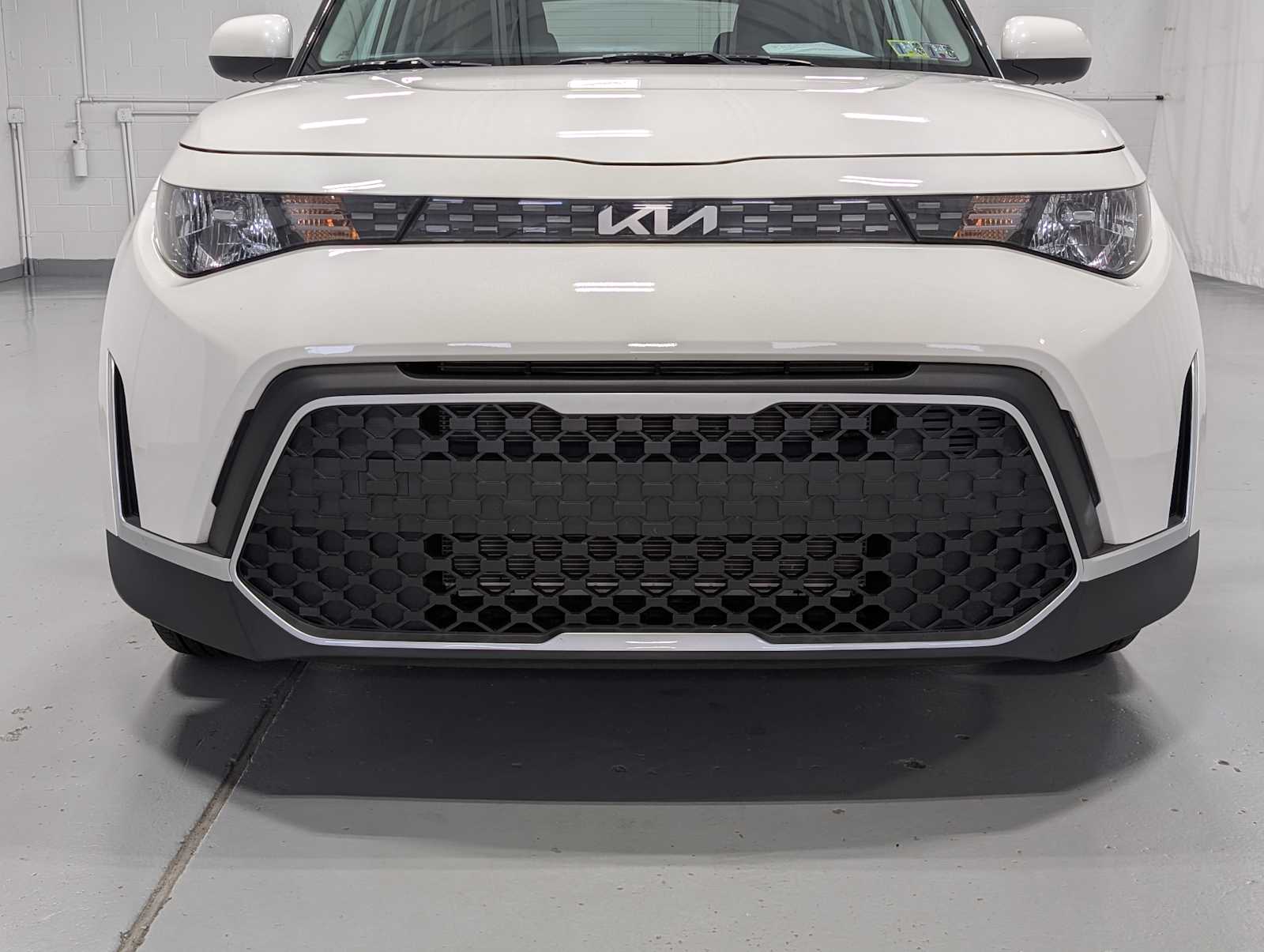 2023 Kia Soul LX photo 2