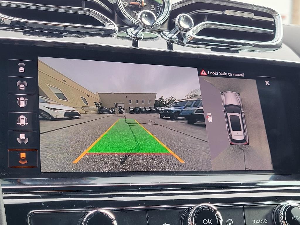 2021 Bentley Bentayga V8 photo 12