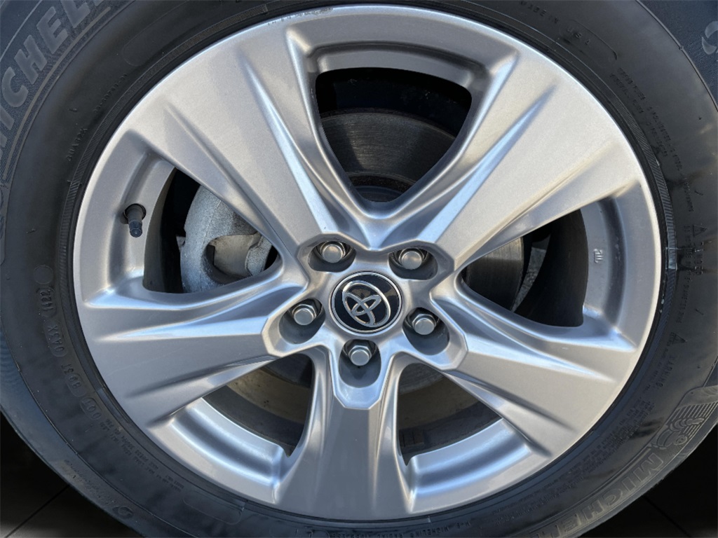 2022 Toyota RAV4 XLE photo 27