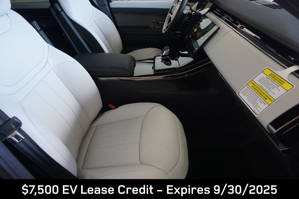 2025 Land Rover Range Rover Sport SE photo 21