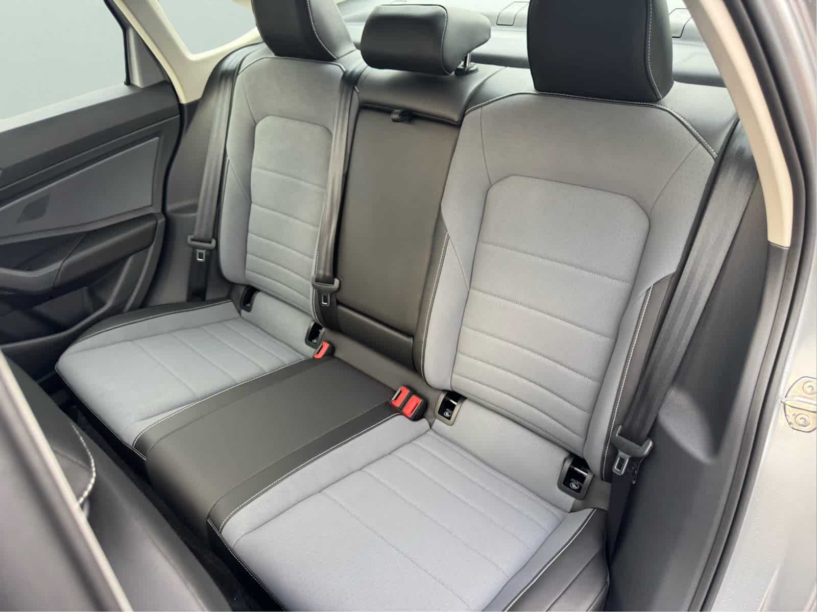 2025 Volkswagen Jetta SE photo 34