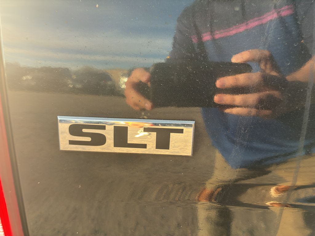 2021 Ram 1500 Classic SLT photo 4