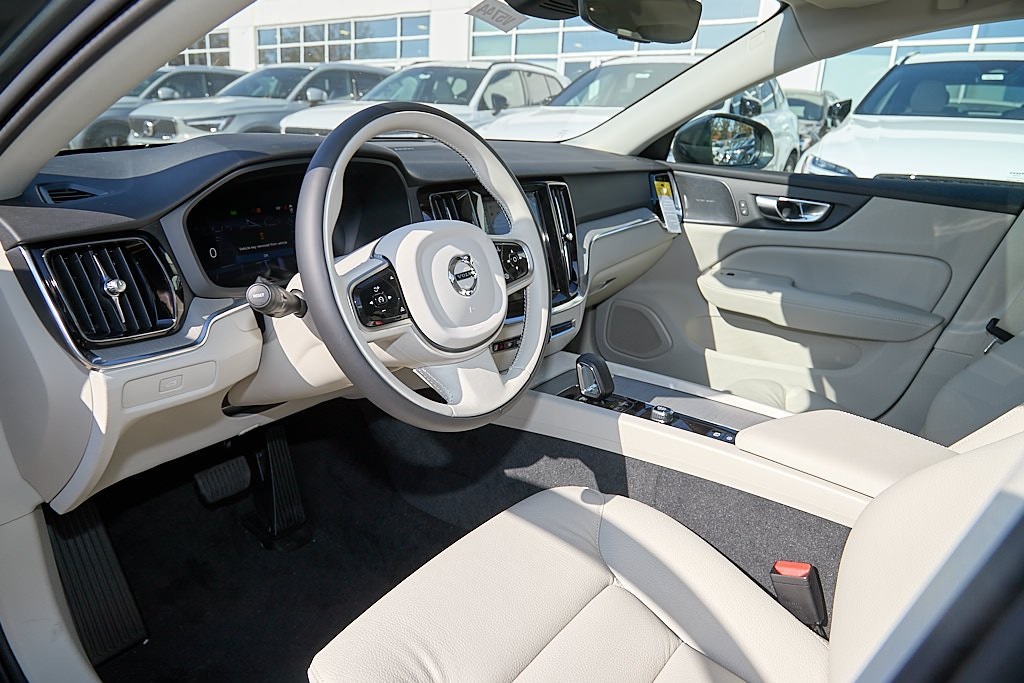 2026 VOLVO V60CC - Image 11