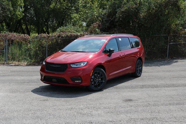 2026 Chrysler Pacifica Limited's photo