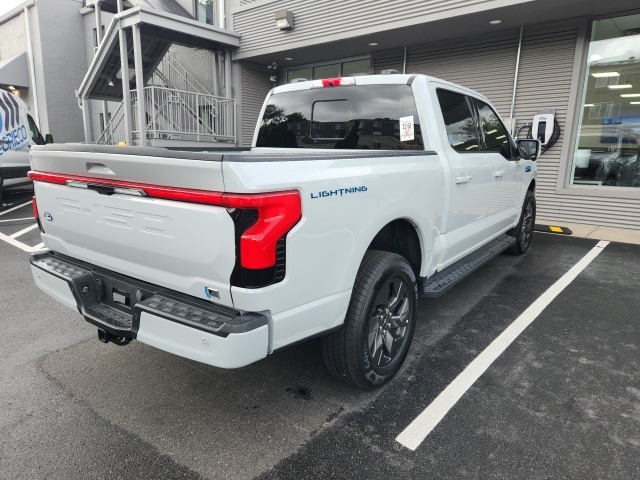 2024 Ford F-150 Lightning Lariat photo 3