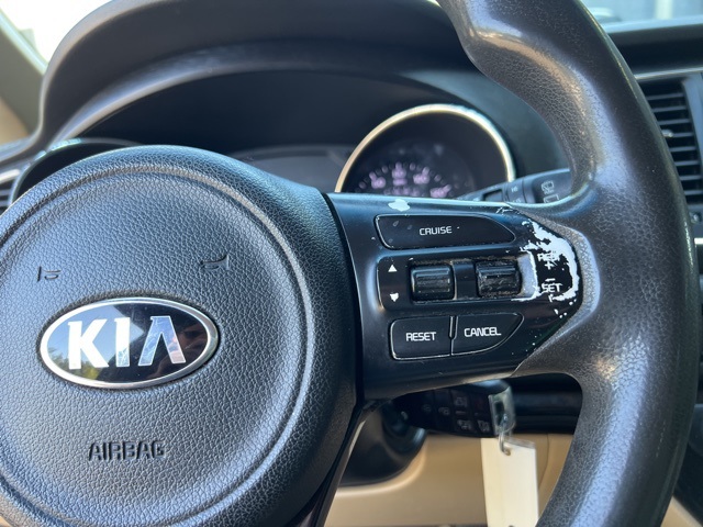 2016 Kia Sedona LX photo 18