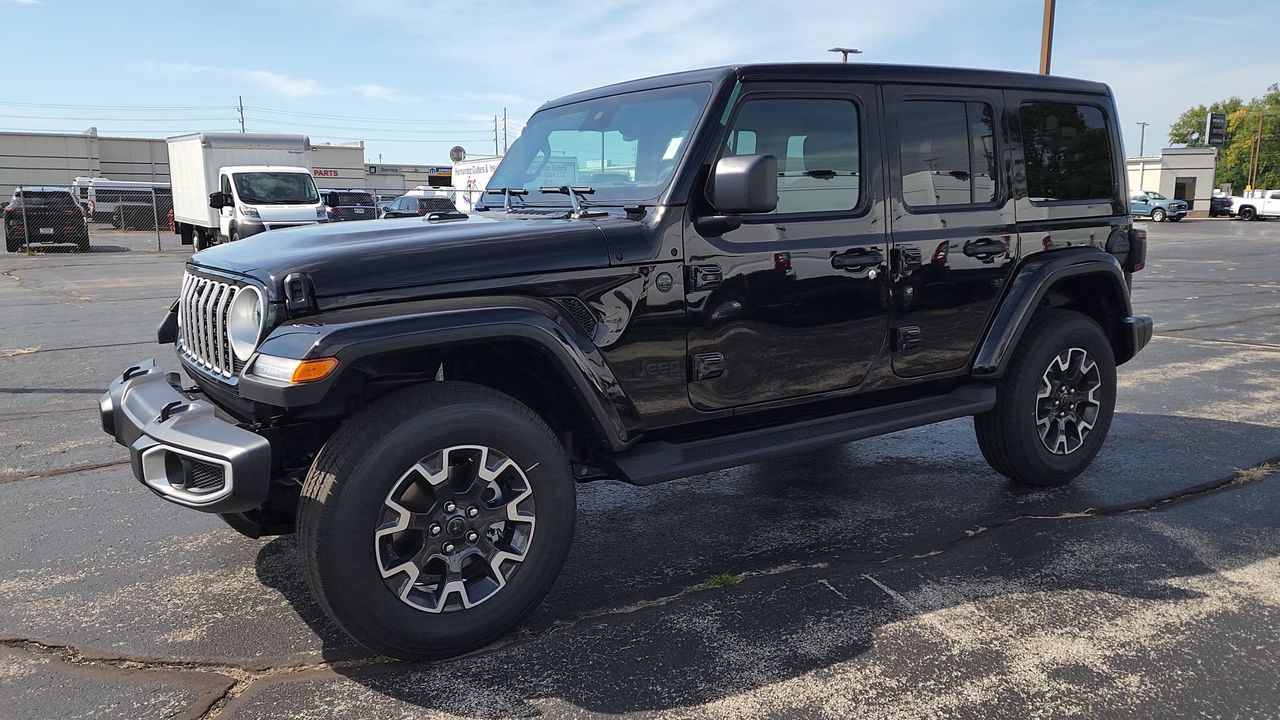 2025 Jeep Wrangler Sahara photo 4