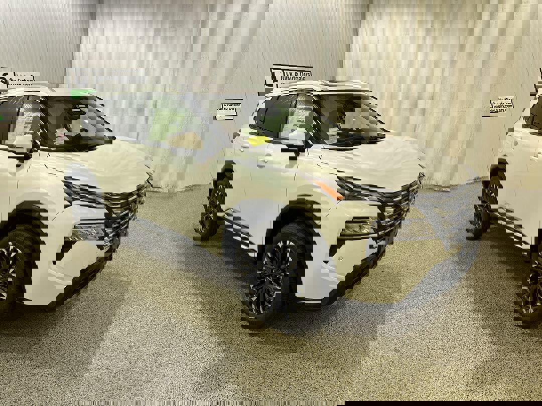 2026 Nissan Rogue Platinum's photo