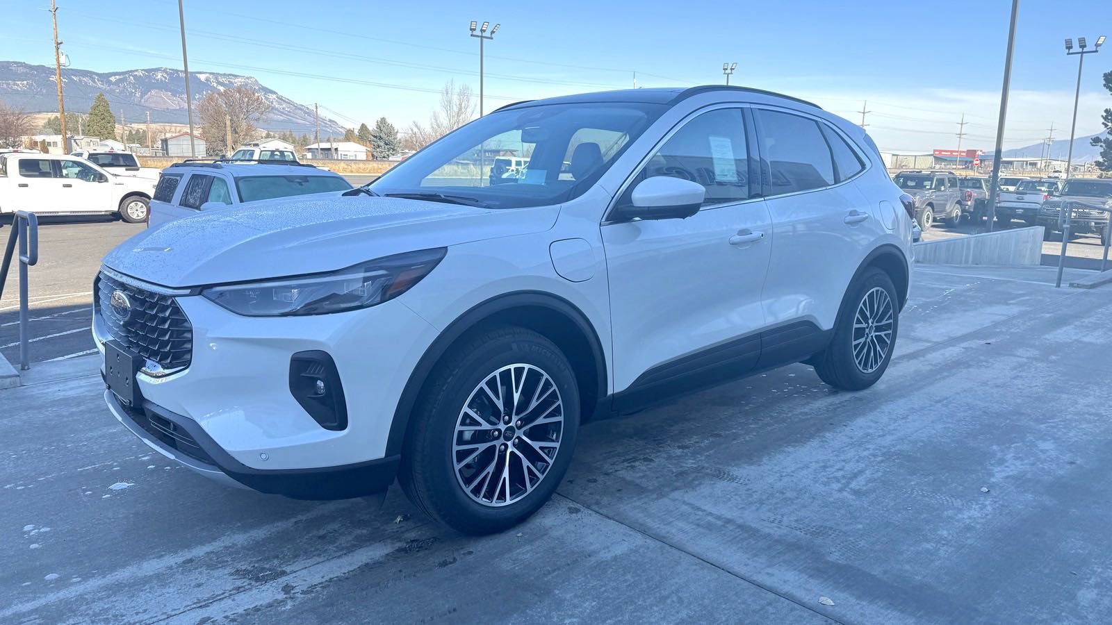 2025 Ford Escape Plug-In Hybrid photo 3