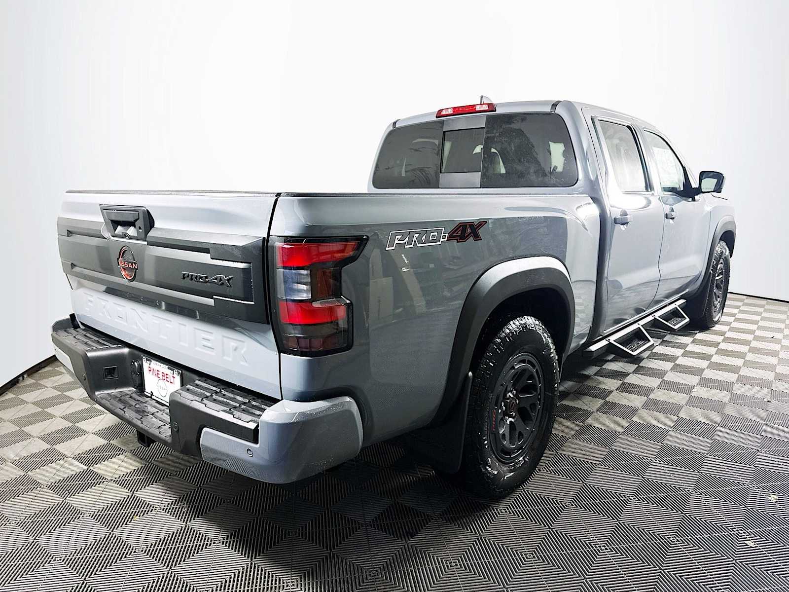 2025 Nissan Frontier Crew Cab PRO-4X photo 2